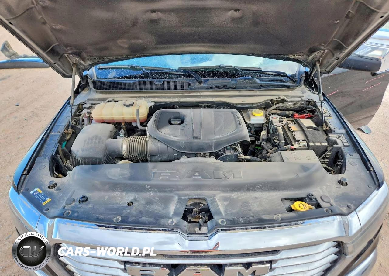 2025 Ram 1500 Laramie VIN:1C6SRFJP6SN688645 - 11