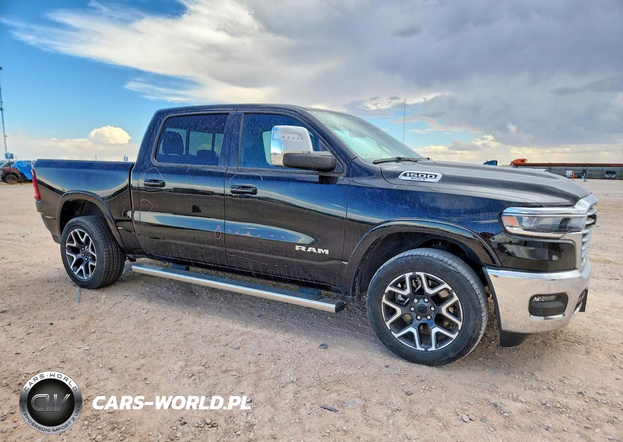 2025 Ram 1500 Laramie VIN:1C6SRFJP6SN688645 - 4