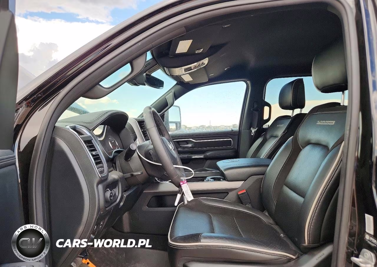 2025 Ram 1500 Laramie VIN:1C6SRFJP6SN688645 - 7