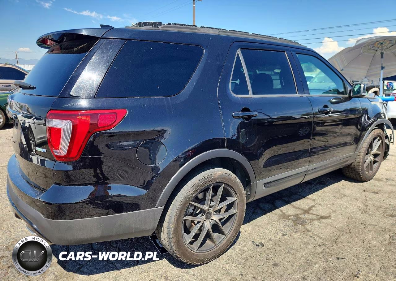 2017 Ford Explorer Sport VIN:1FM5K8GT2HGB07158 - 3