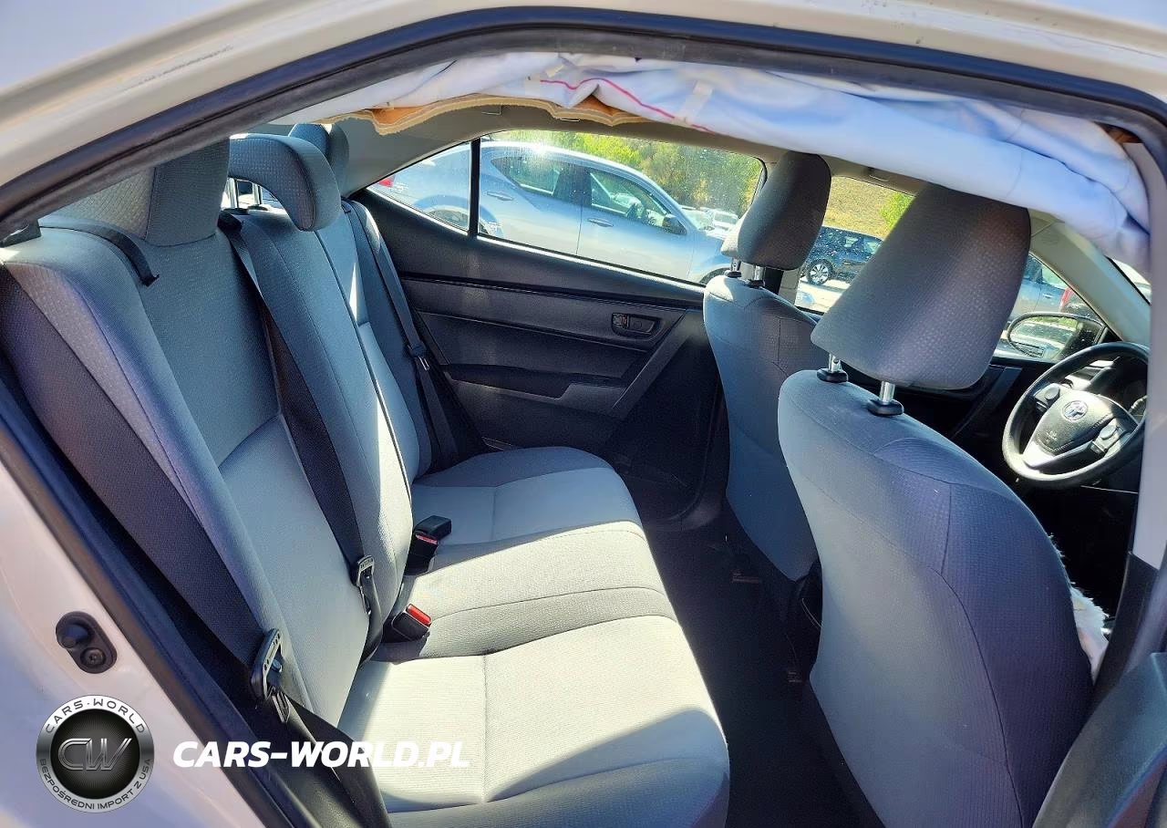 2018 Toyota Corolla L VIN:5YFBURHE3JP790211 - 10