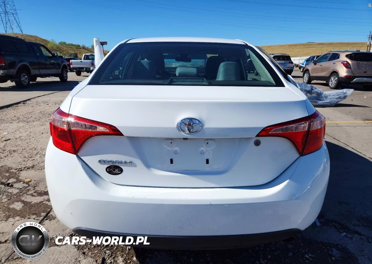 2018 Toyota Corolla L VIN:5YFBURHE3JP790211 - 6