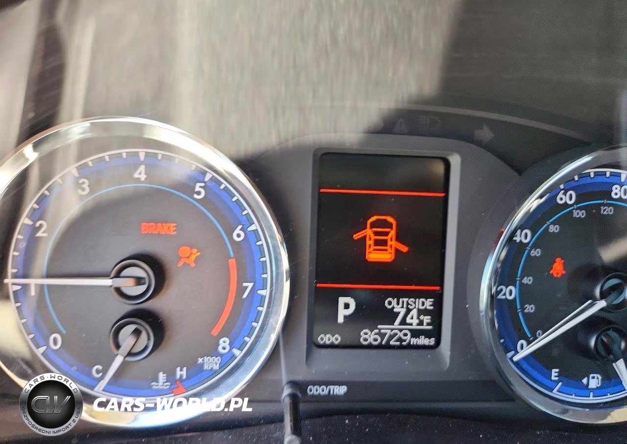 2018 Toyota Corolla L VIN:5YFBURHE3JP790211 - 9