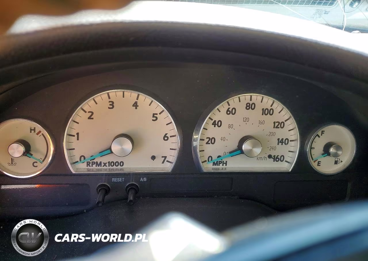 2005 Ford Thunderbird VIN:1FAHP60A05Y105291 - 9