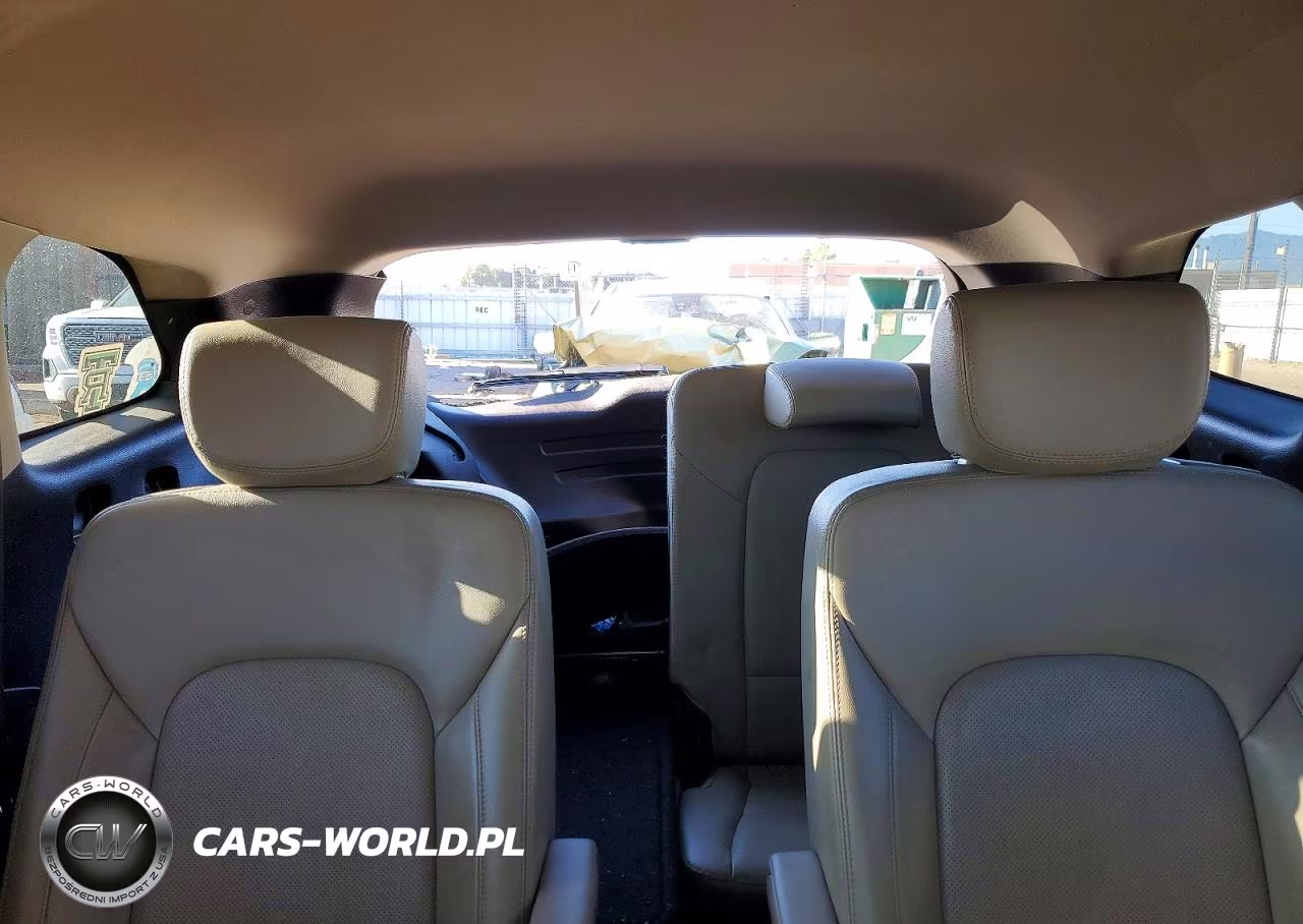 2017 Hyundai Santa Fe Limited VIN:KM8SNDHF7HU175078 - 10