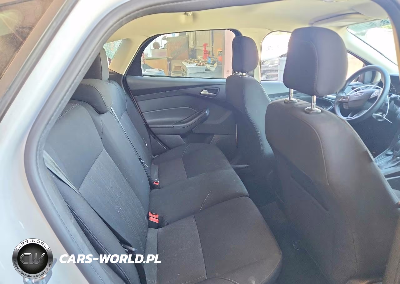 2018 Ford Focus Se VIN:1FADP3K28JL245518 - 10