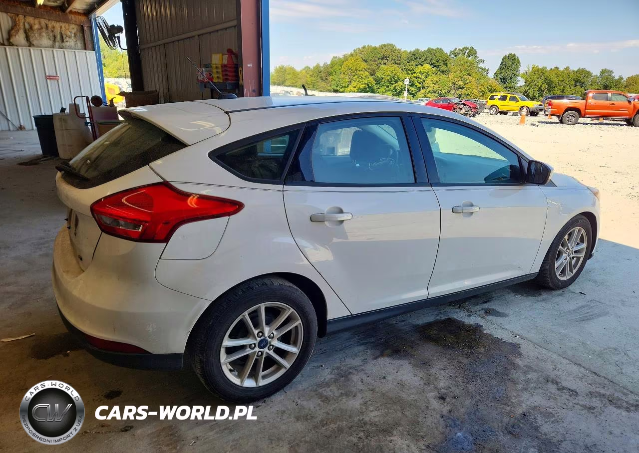 2018 Ford Focus Se VIN:1FADP3K28JL245518 - 3