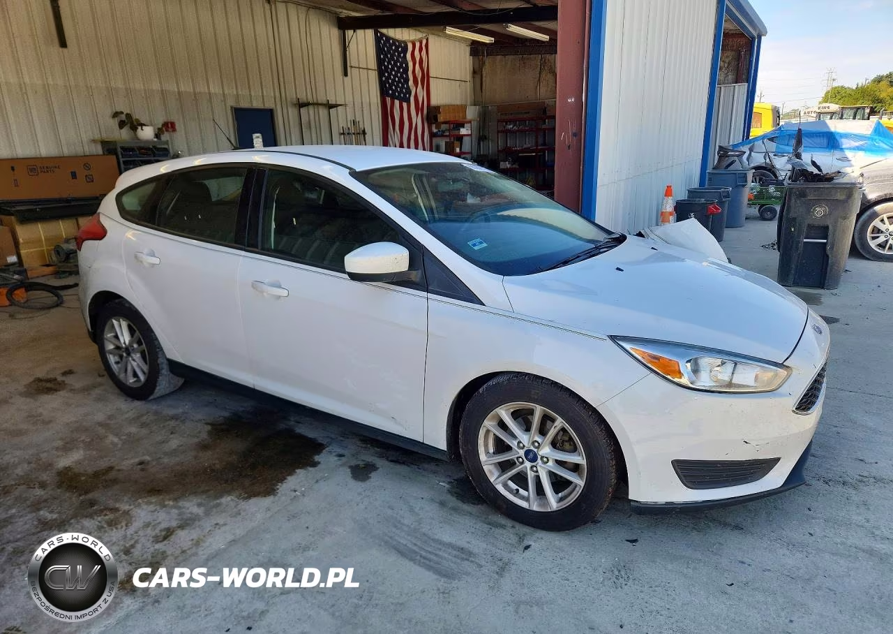 2018 Ford Focus Se VIN:1FADP3K28JL245518 - 4