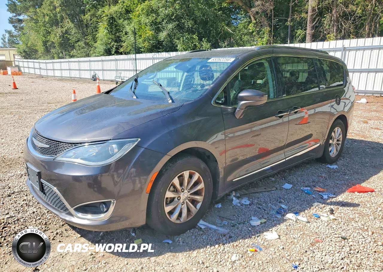 2018 Chrysler Pacifica Touring L VIN:2C4RC1BG1JR142900 - 1