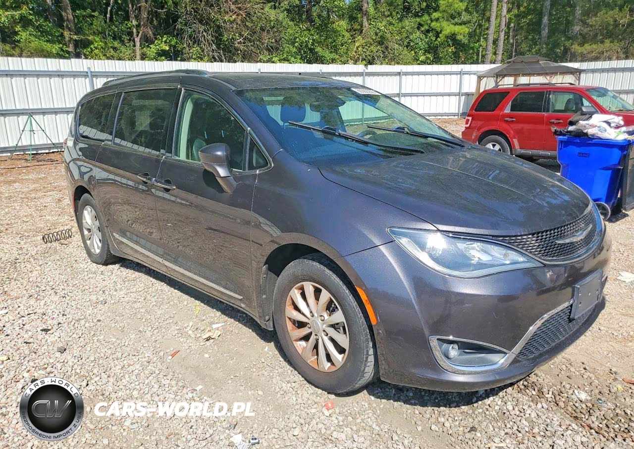 2018 Chrysler Pacifica Touring L VIN:2C4RC1BG1JR142900 - 4