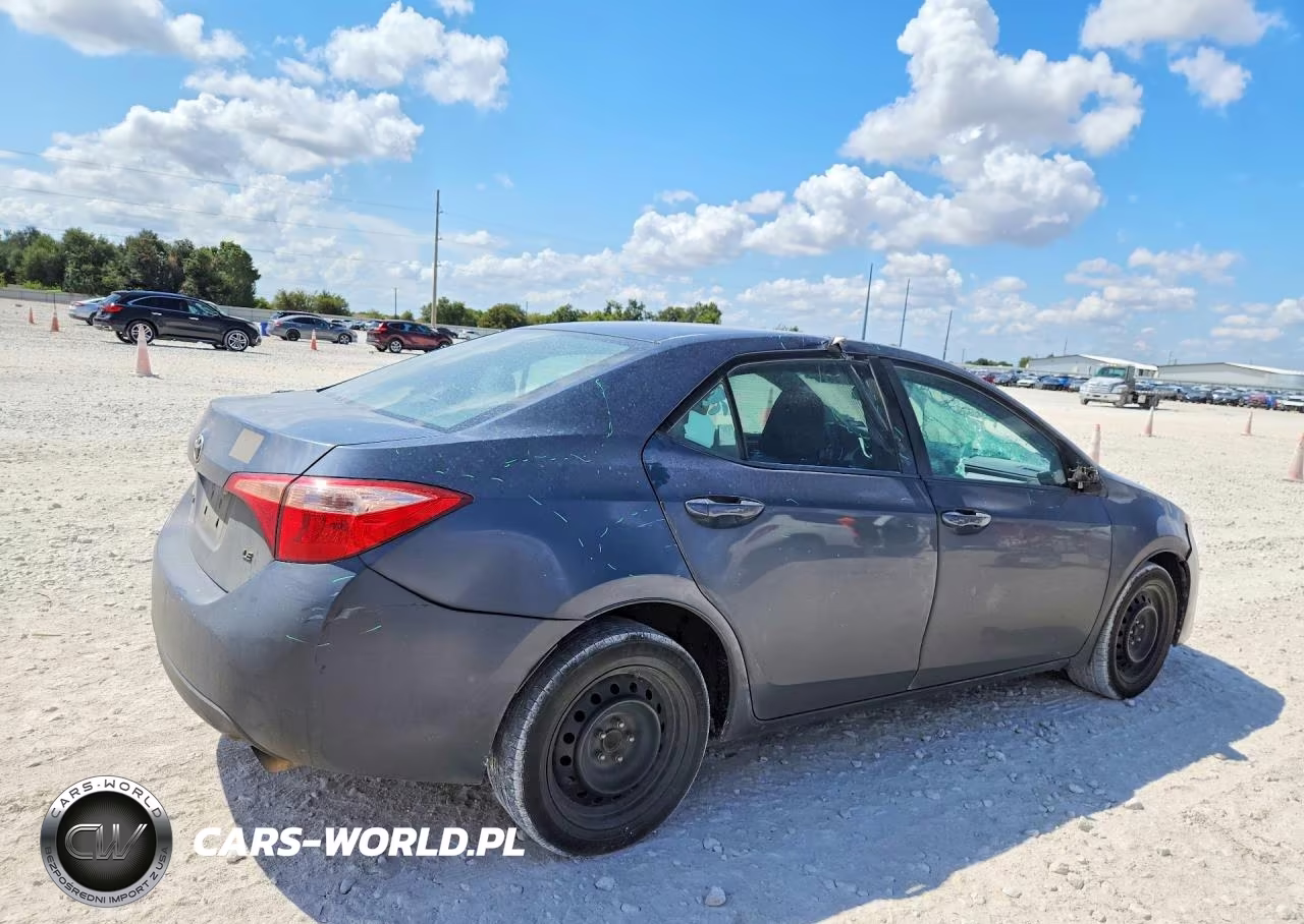 2017 Toyota Corolla Le VIN:5YFBURHE9HP659116 - 3