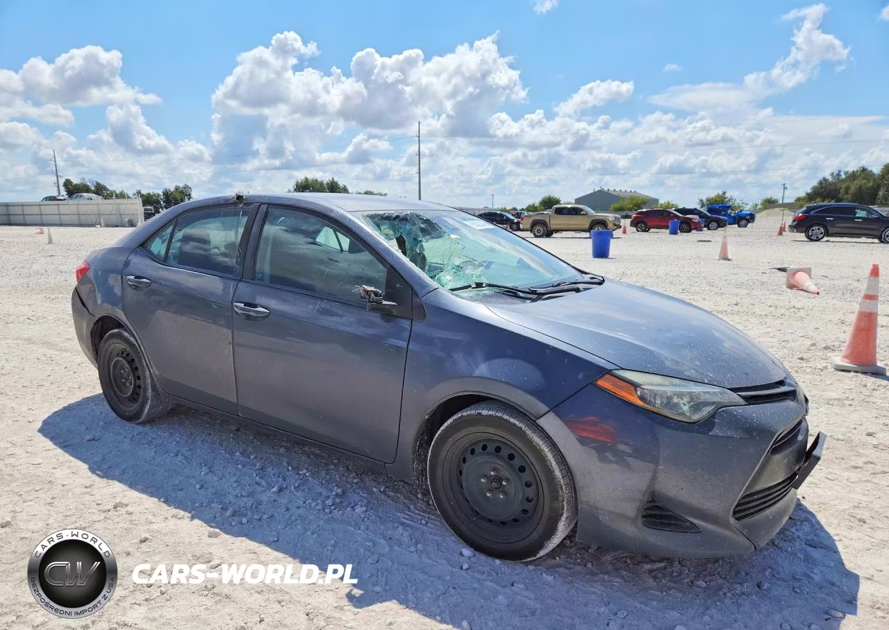 2017 Toyota Corolla Le VIN:5YFBURHE9HP659116 - 4