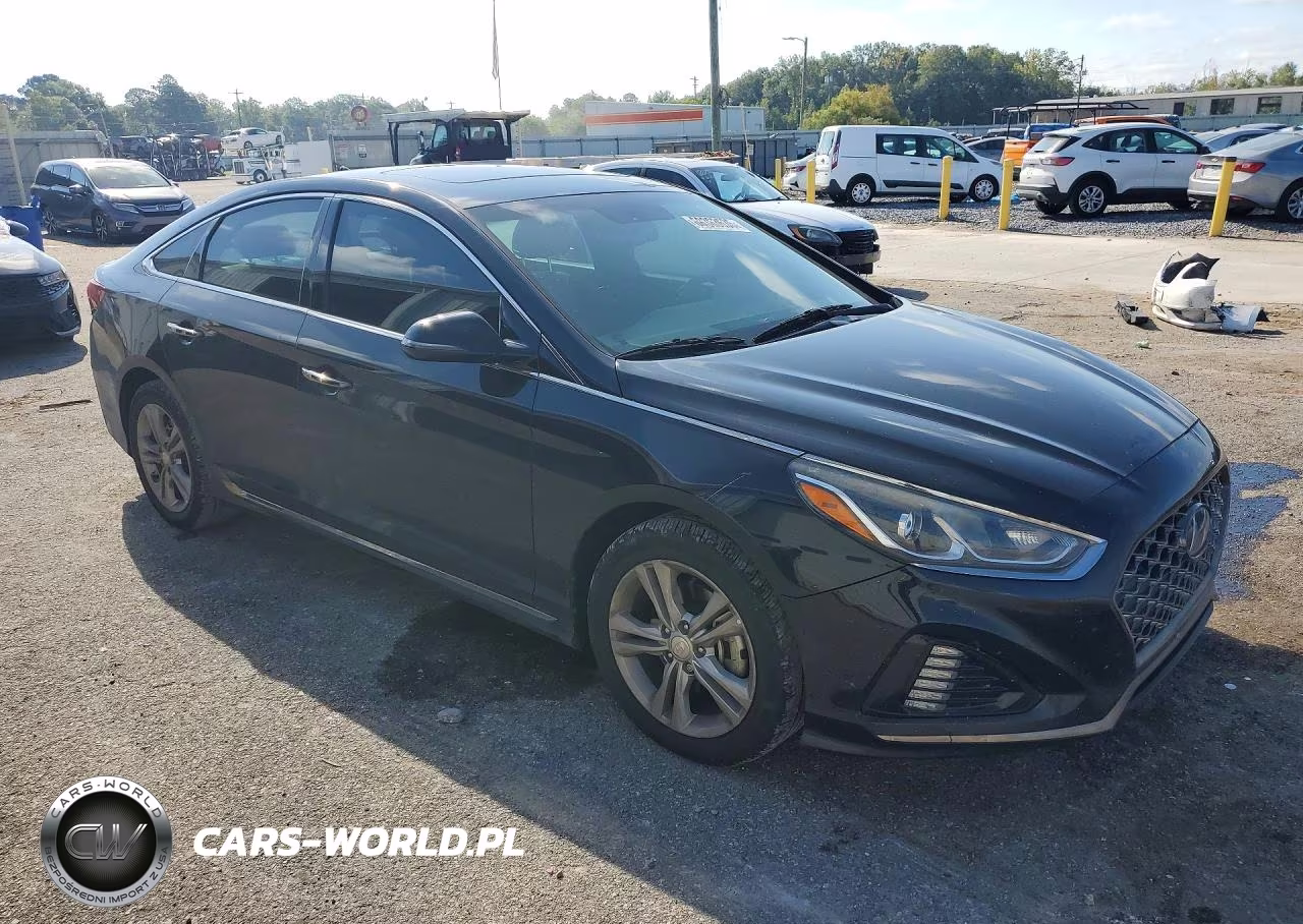 2018 Hyundai Sonata Sport+ VIN:5NPE34AF8JH703745 - 4
