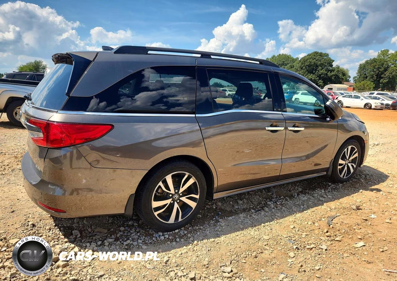 2019 Honda Odyssey Elite VIN:5FNRL6H91KB057915 - 3