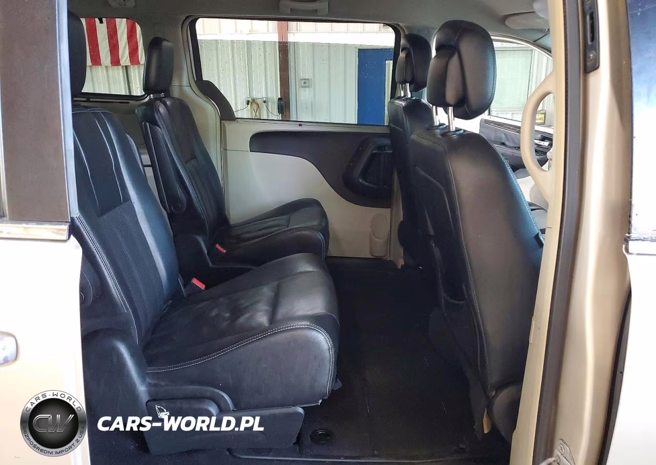 2015 Chrysler Town & Country Touring L VIN:2C4RC1CG1FR531851 - 11