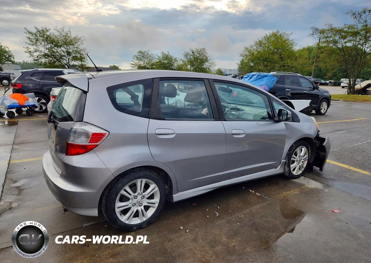 2010 Honda Fit Sport VIN:JHMGE8H44AC011359 - 3