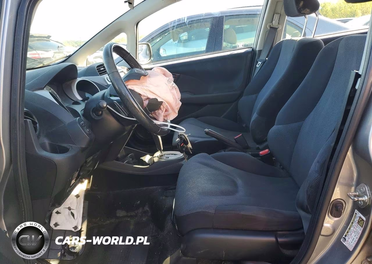 2010 Honda Fit Sport VIN:JHMGE8H44AC011359 - 7