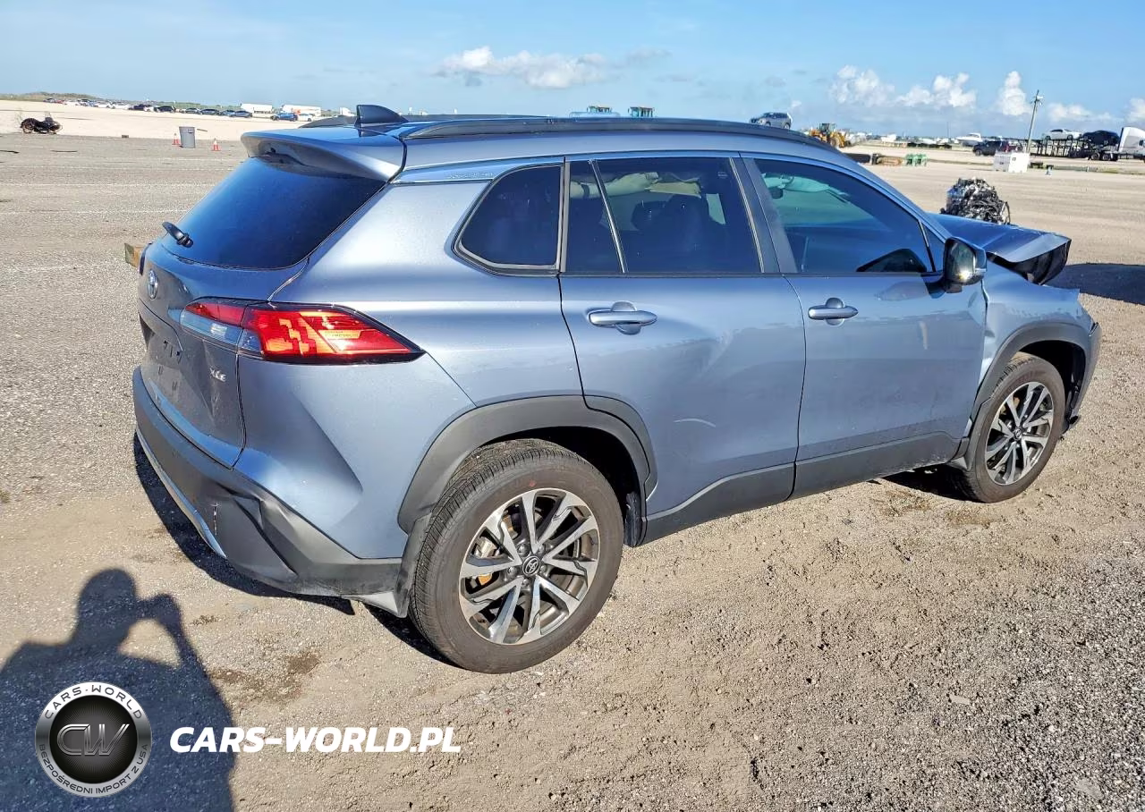 2025 Toyota Corolla Cross Xle VIN:7MUDAAAG3SV125693 - 3