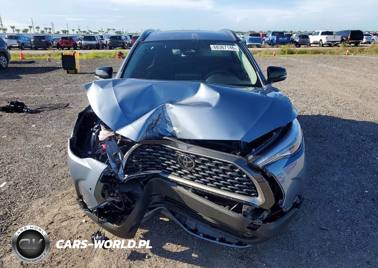 2025 Toyota Corolla Cross Xle VIN:7MUDAAAG3SV125693 - 5