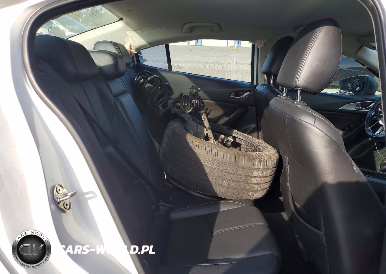 2018 Mazda 3 Touring VIN:3MZBN1V33JM210557 - 10