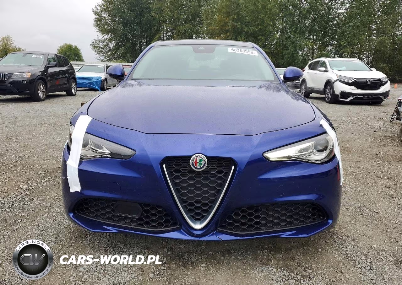 2021 Alfa Romeo Giulia Sport VIN:ZARFAMAN3M7648945 - 5