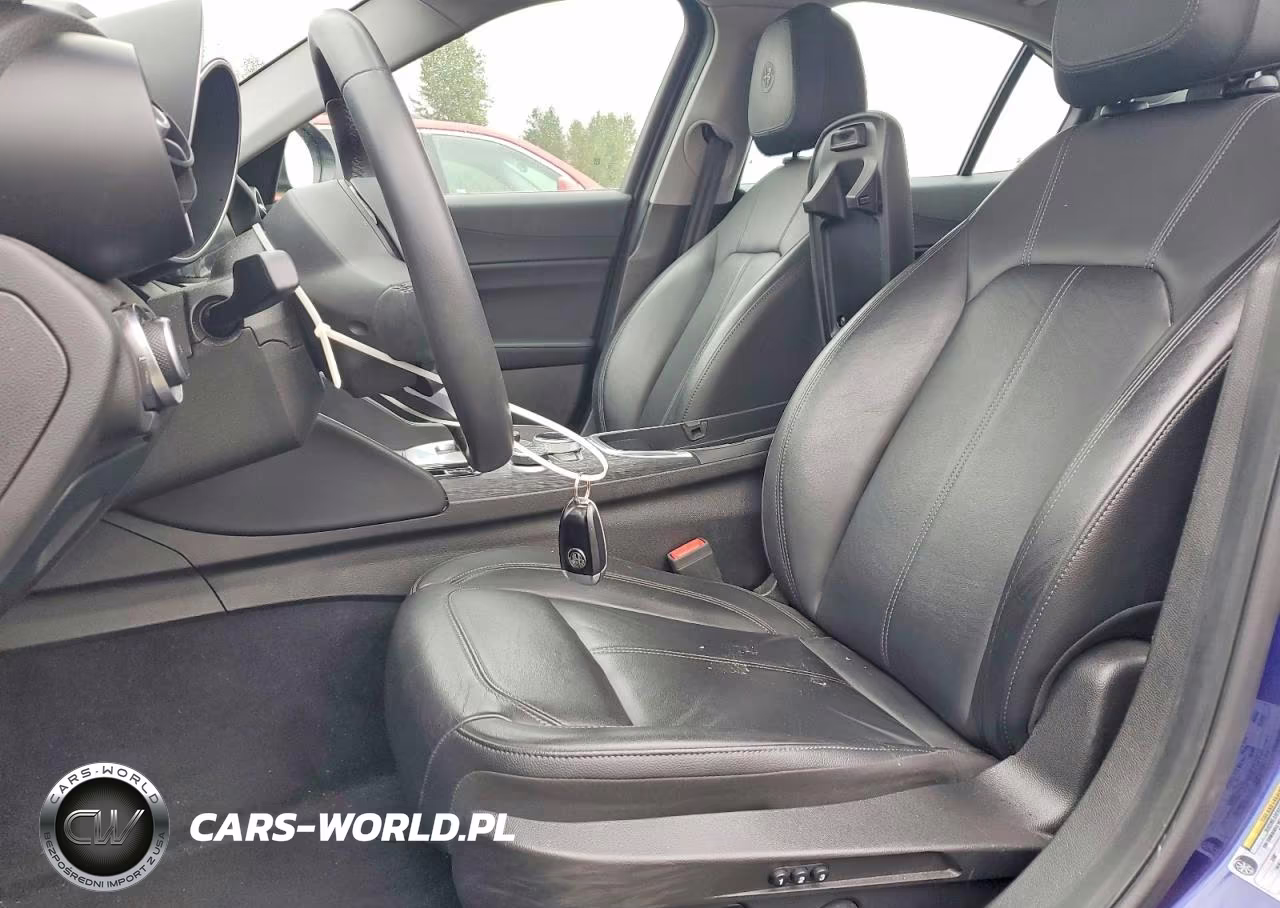2021 Alfa Romeo Giulia Sport VIN:ZARFAMAN3M7648945 - 7