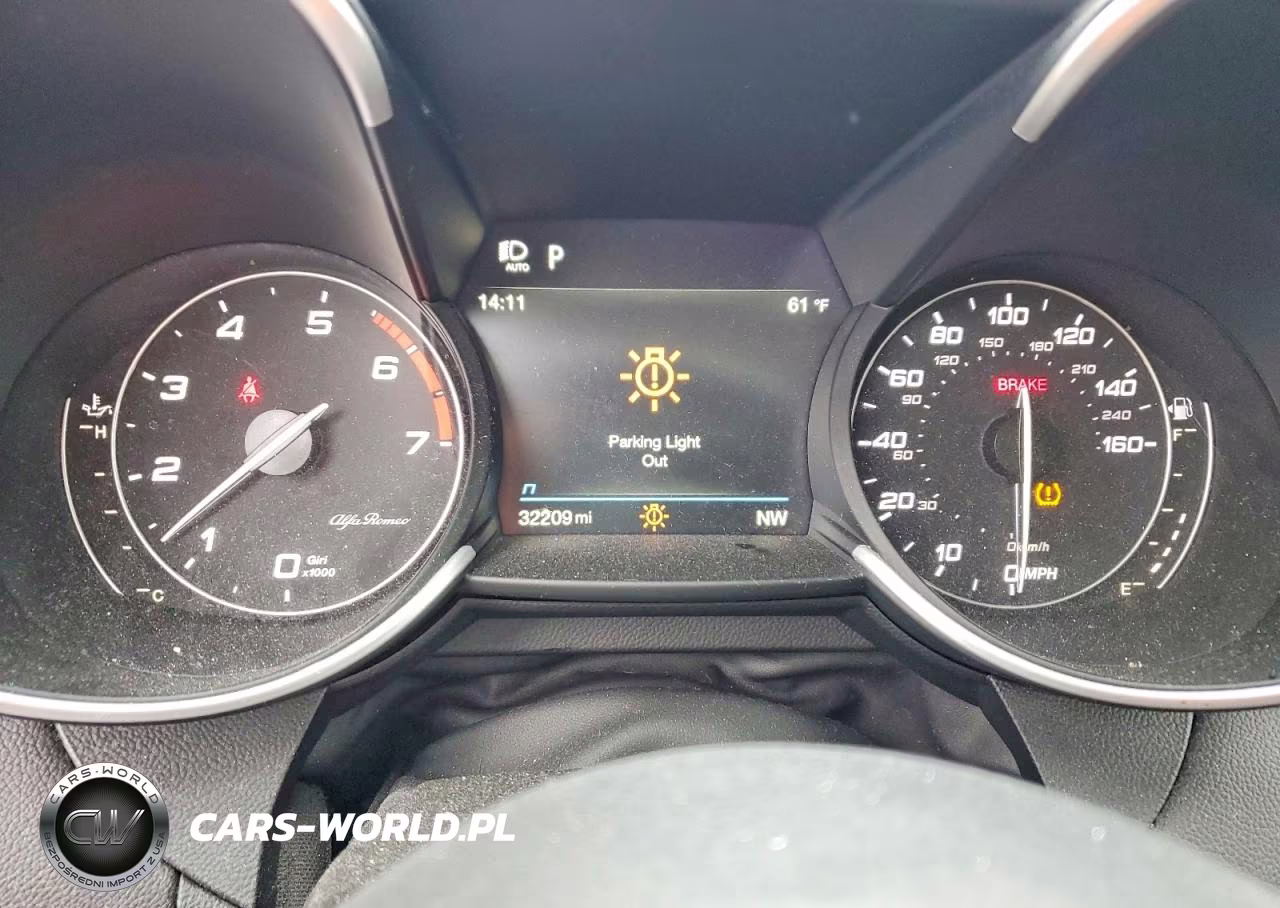 2021 Alfa Romeo Giulia Sport VIN:ZARFAMAN3M7648945 - 9