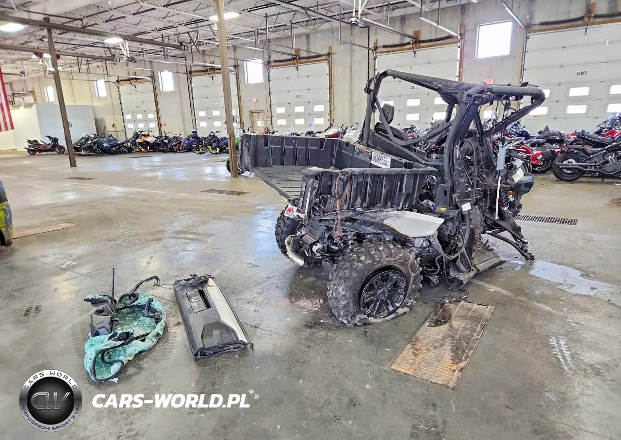 2026 Can-Am Defender Utility Vehicle VIN:3JBKVAX43TK008098 - 4