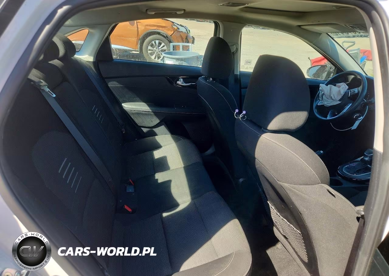 2019 Kia Forte S VIN:3KPF34AD6KE046260 - 11