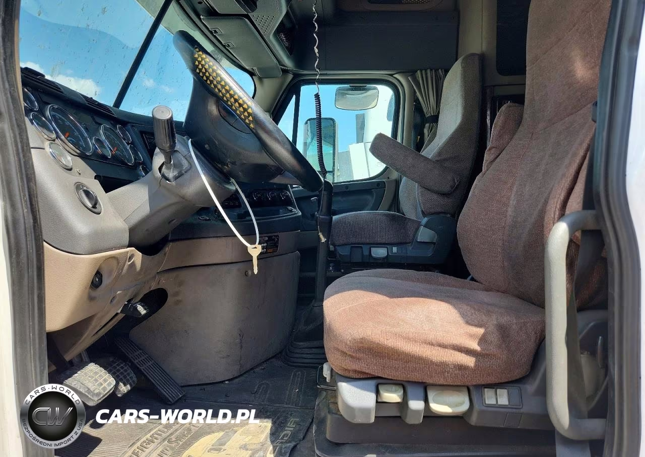 2015 Freightliner Cascadia 125 VIN:3AKJGLD50FSGF3213 - 7