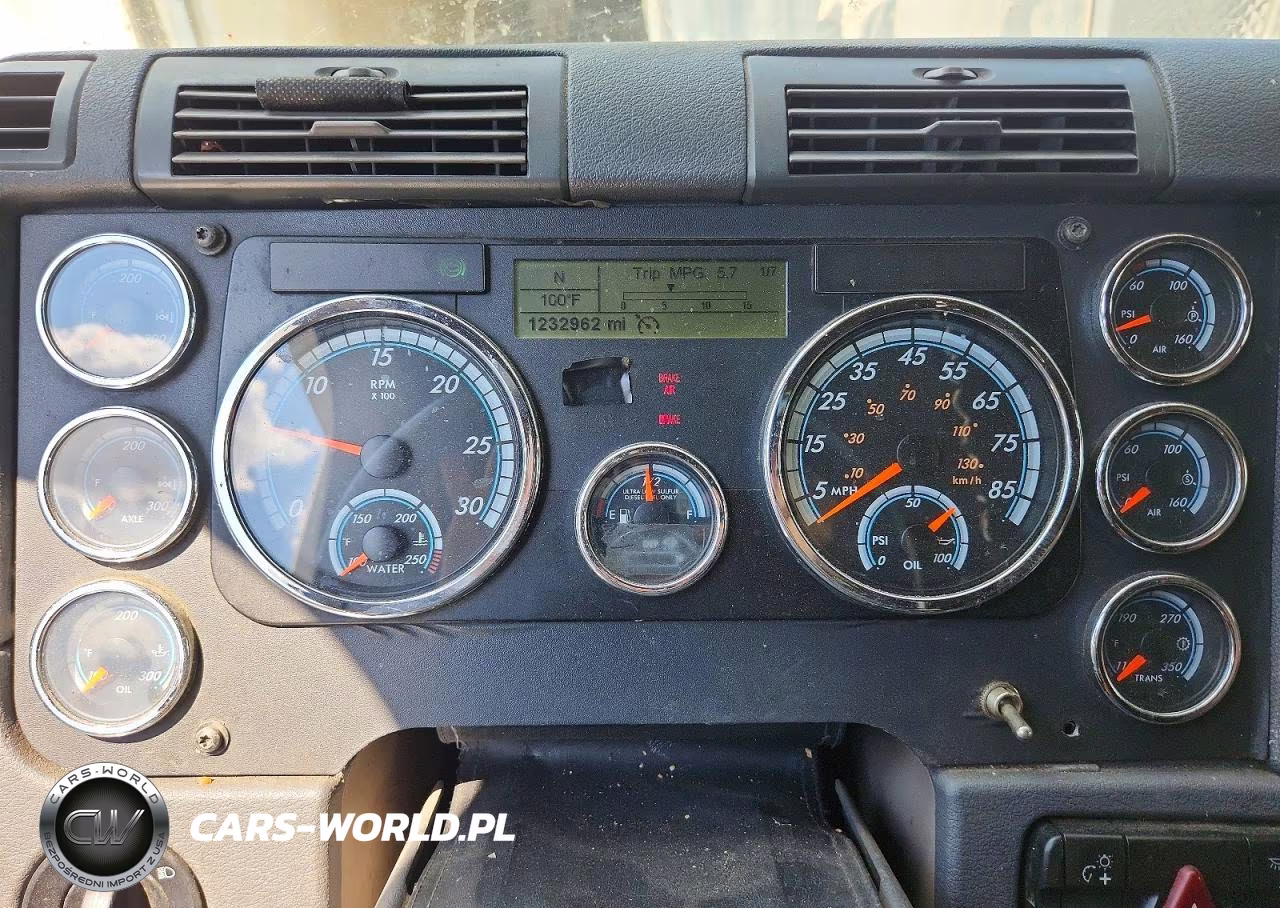 2015 Freightliner Cascadia 125 VIN:3AKJGLD50FSGF3213 - 9