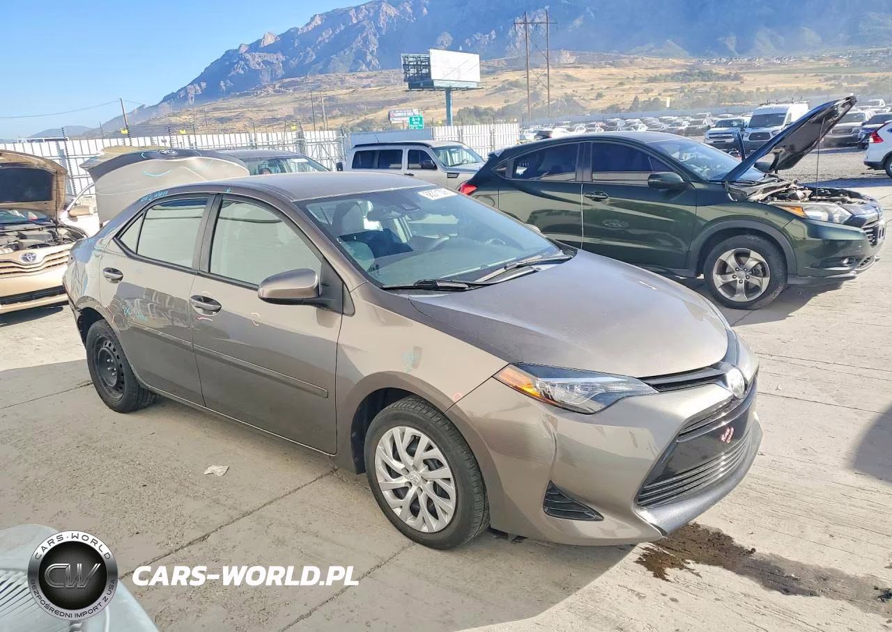 2017 Toyota Corolla Le VIN:2T1BURHE6HC959874 - 4