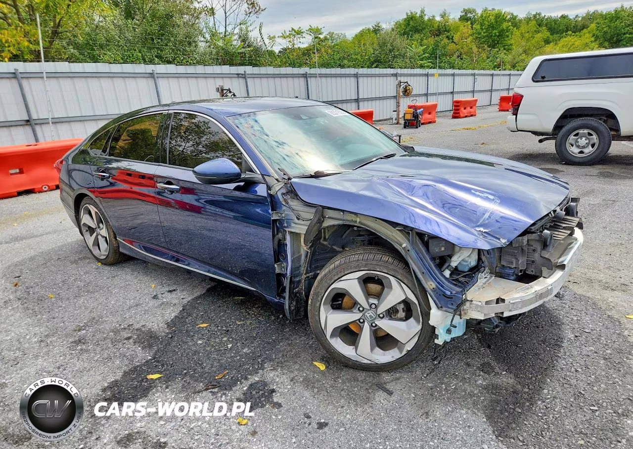 2018 Honda Accord Touring VIN:1HGCV1F96JA011527 - 4