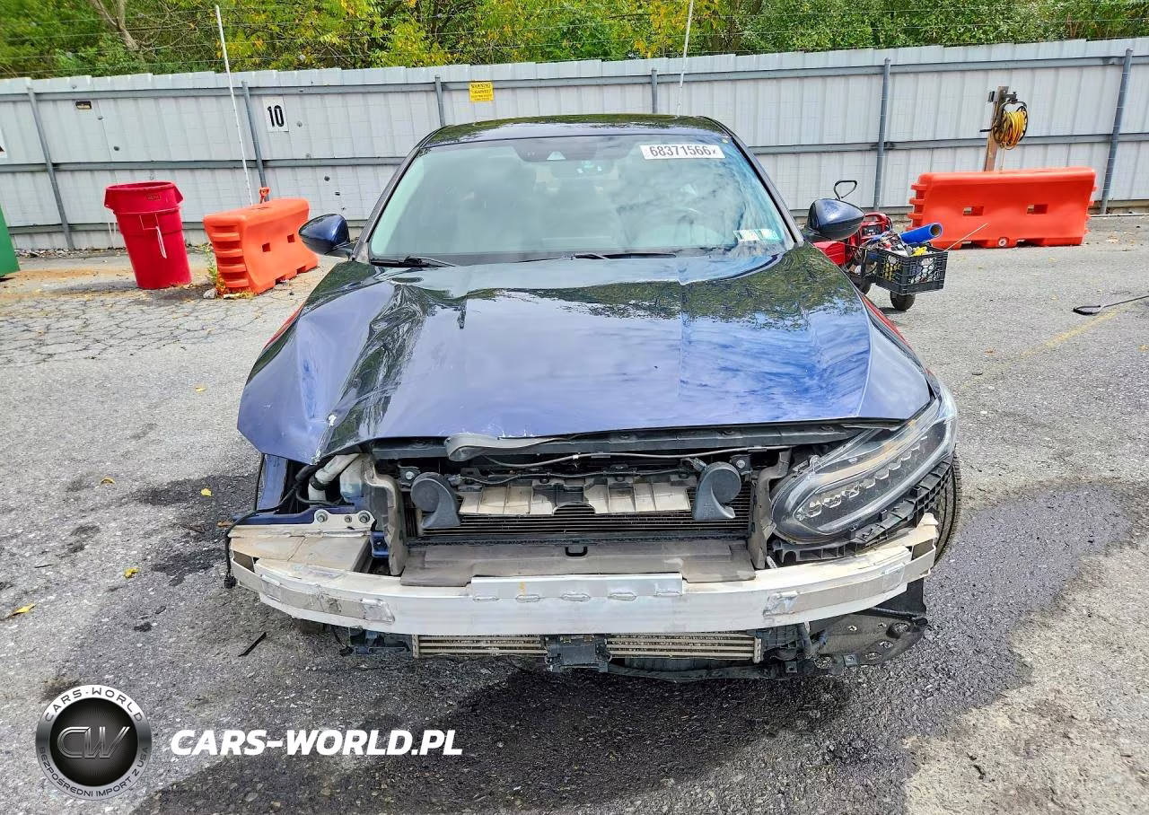 2018 Honda Accord Touring VIN:1HGCV1F96JA011527 - 5
