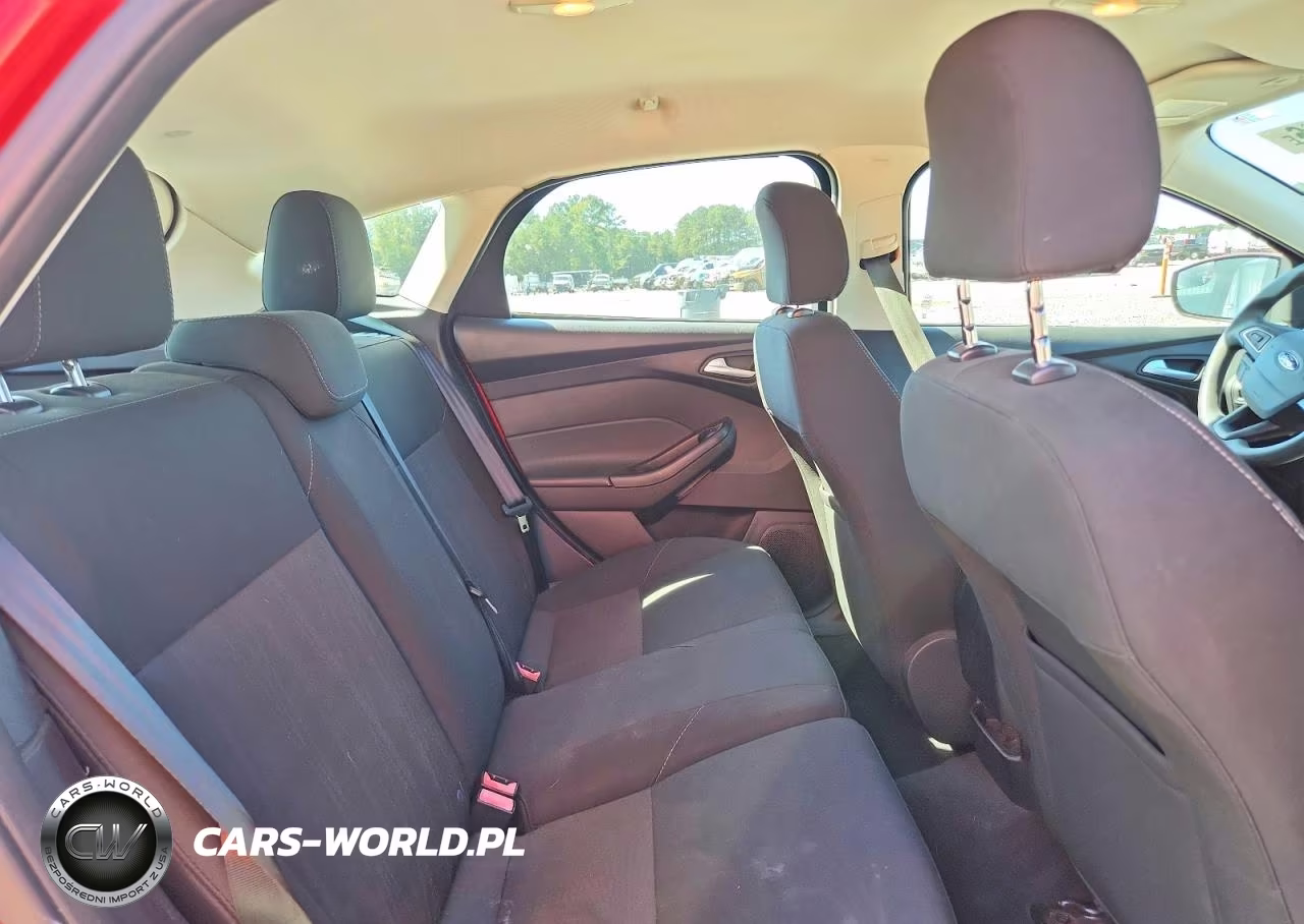 2016 Ford Focus Se VIN:1FADP3K25GL222402 - 10