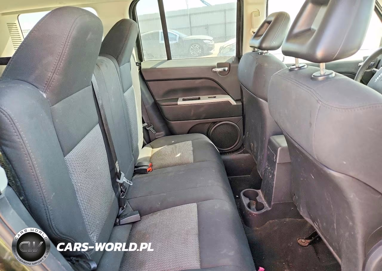 2008 Jeep Patriot Sport VIN:1J8FT28W48D732411 - 10