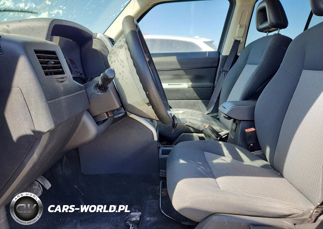 2008 Jeep Patriot Sport VIN:1J8FT28W48D732411 - 7