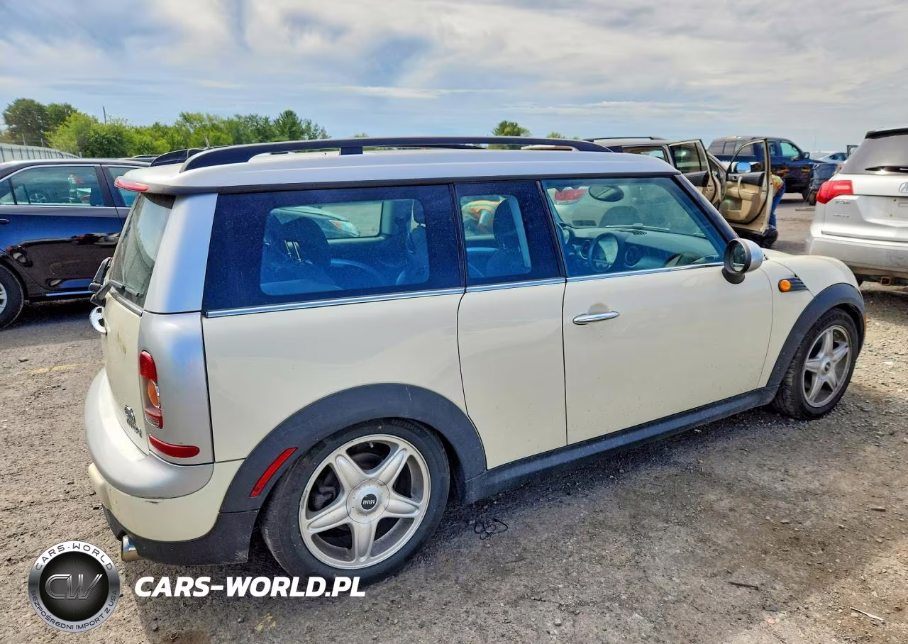 2010 Mini Cooper Clubman VIN:WMWML3C53ATX51981 - 3