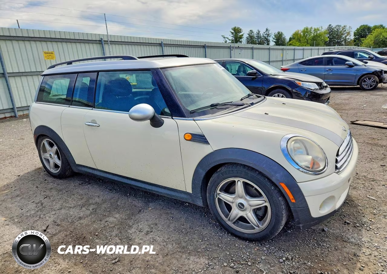 2010 Mini Cooper Clubman VIN:WMWML3C53ATX51981 - 4
