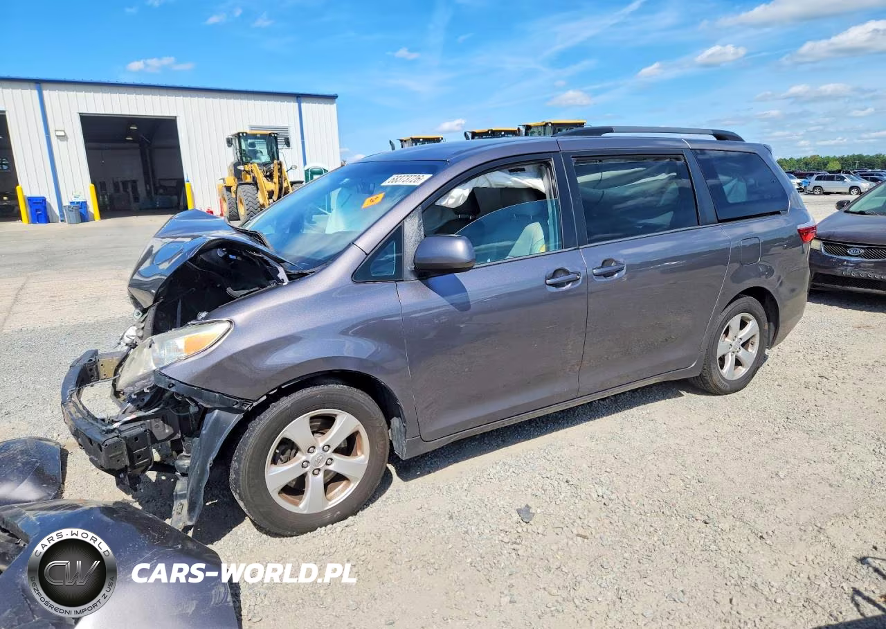 2016 Toyota Sienna Le – zdjęcie 1 z 13