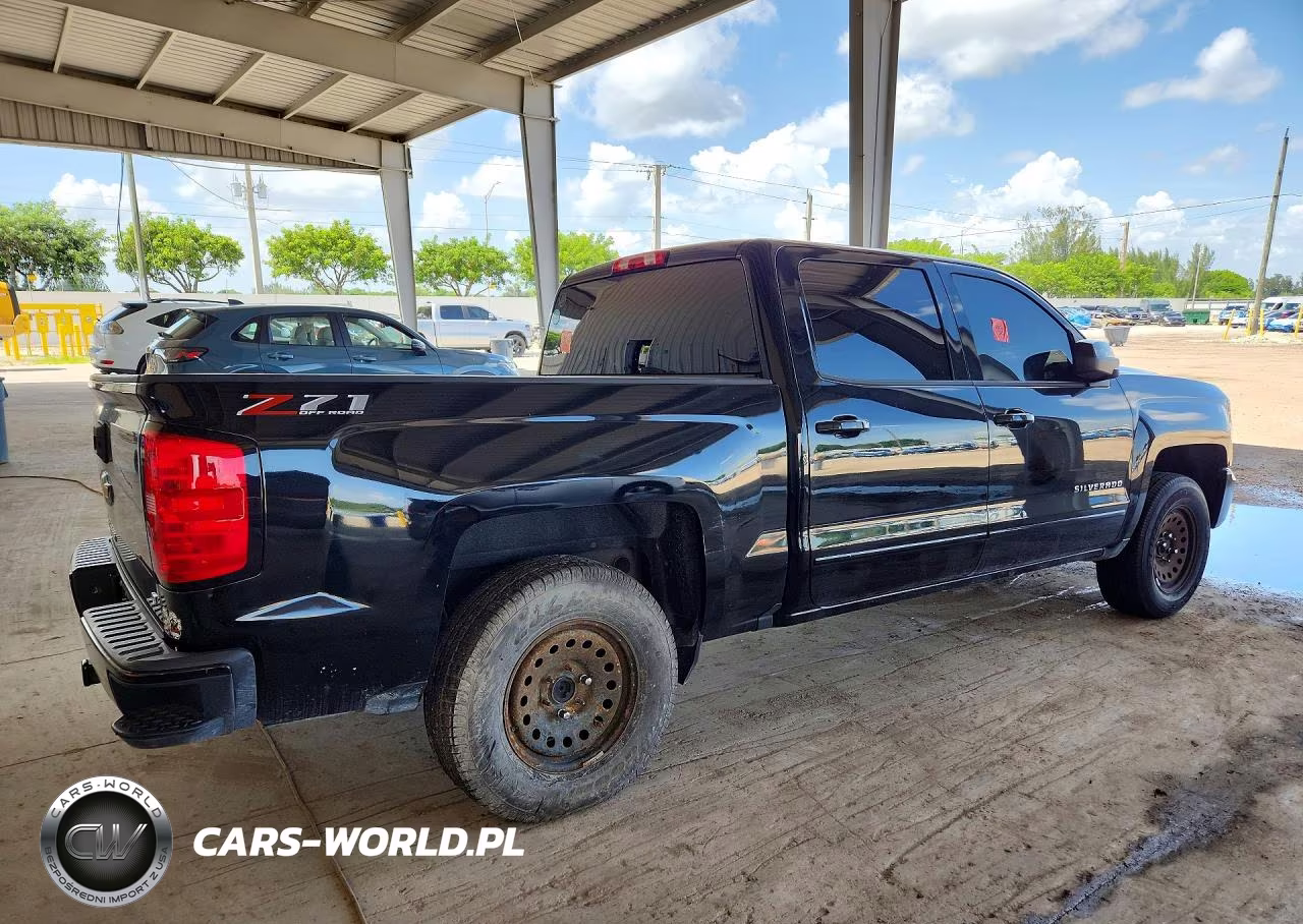 2018 Chevrolet Silverado K1500 Lt VIN:3GCUKREC5JG335495 - 3