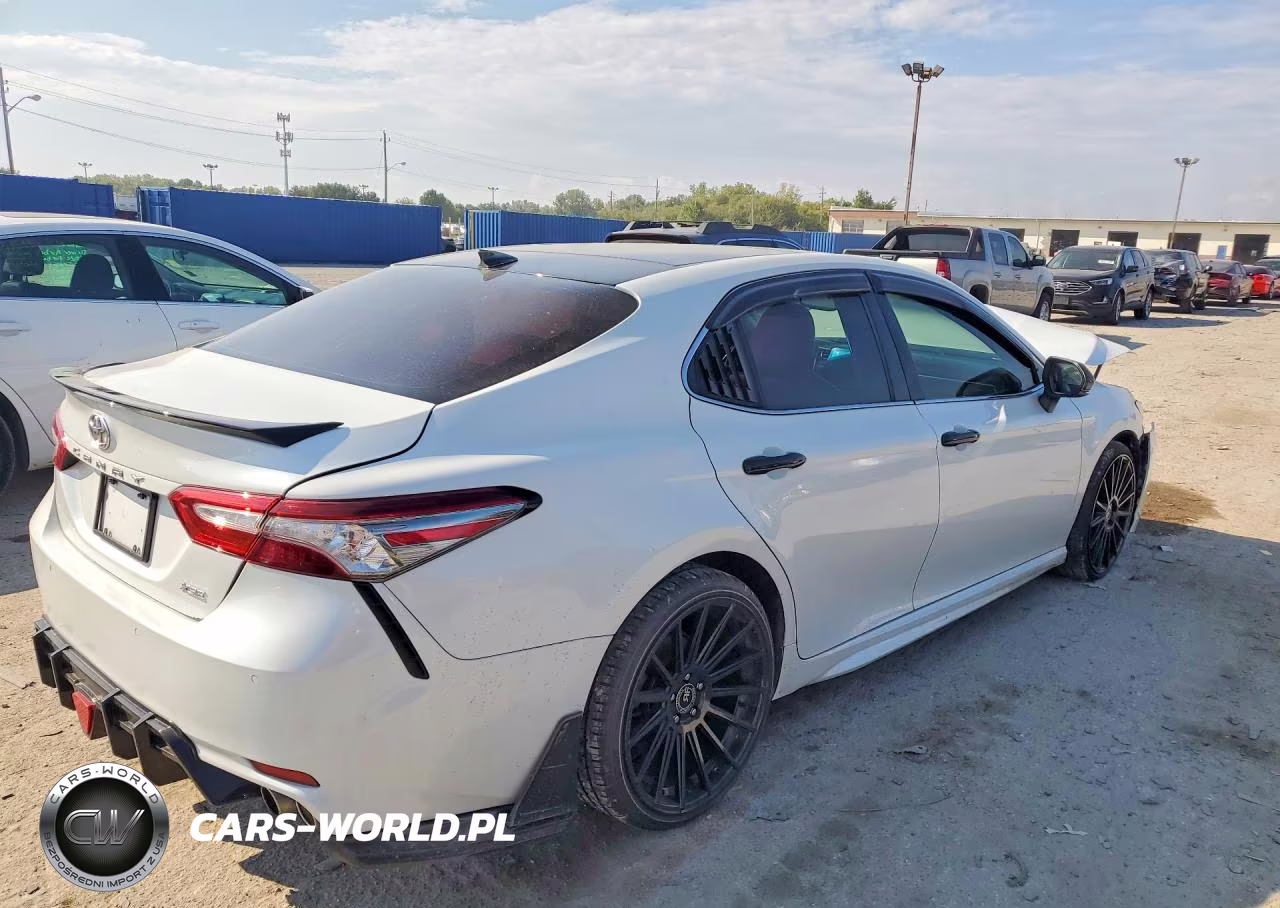 2018 Toyota Camry Xse VIN:4T1B61HK4JU105990 - 3