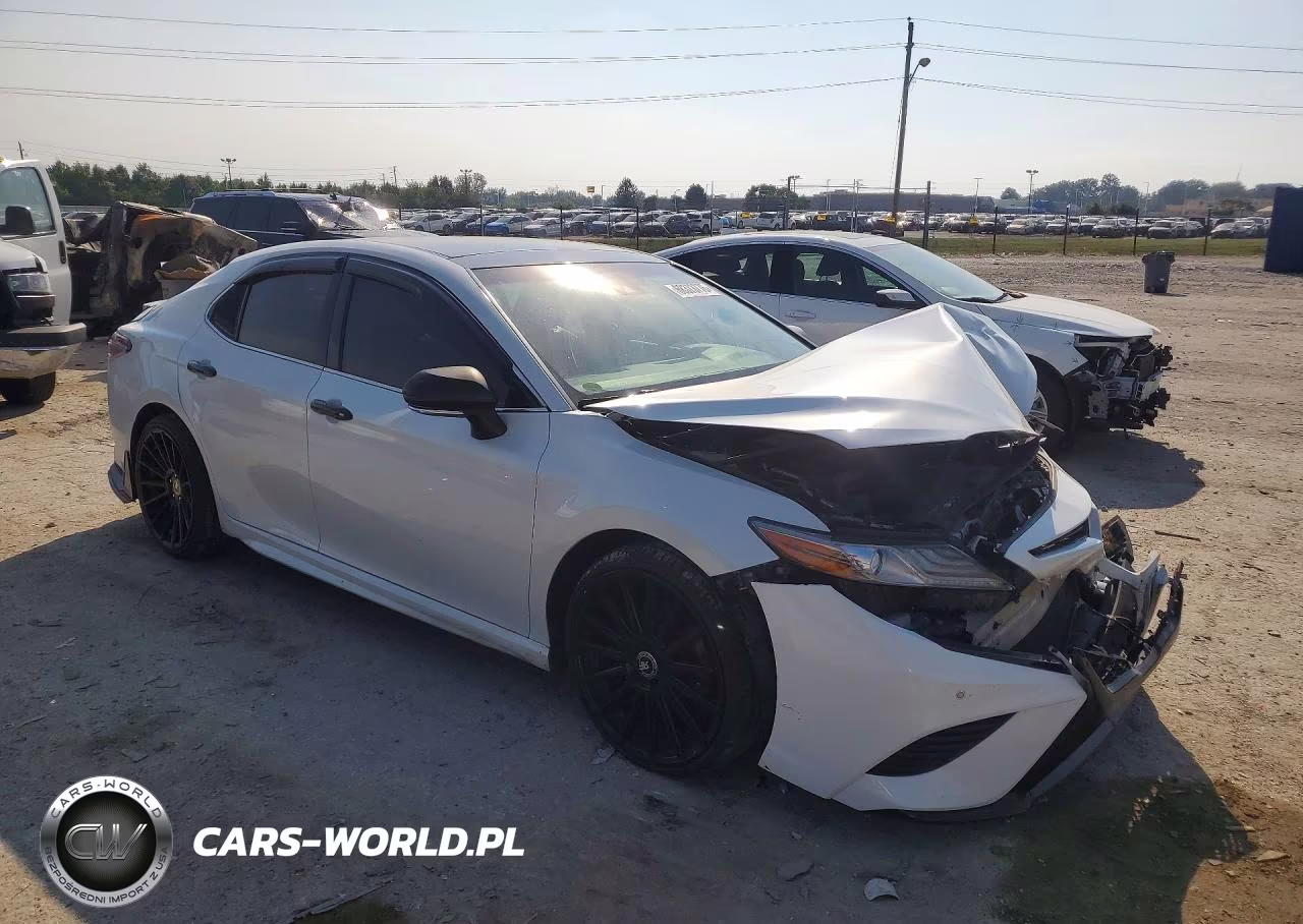 2018 Toyota Camry Xse VIN:4T1B61HK4JU105990 - 4