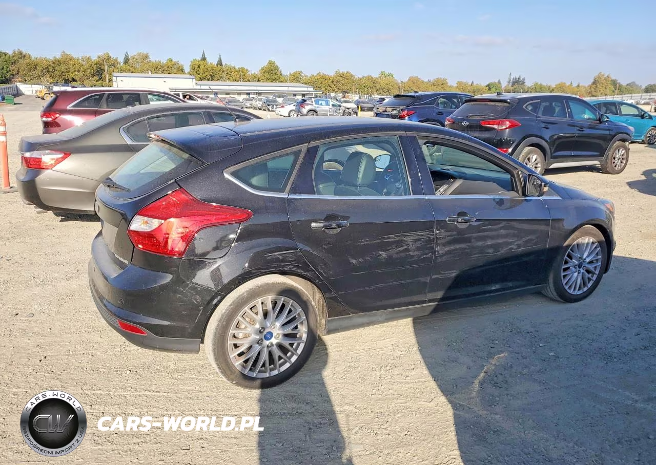 2013 Ford Focus Titanium VIN:1FADP3N28DL211286 - 3