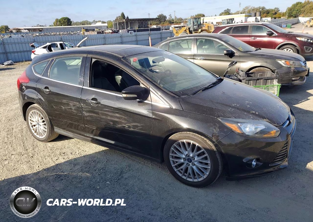 2013 Ford Focus Titanium VIN:1FADP3N28DL211286 - 4