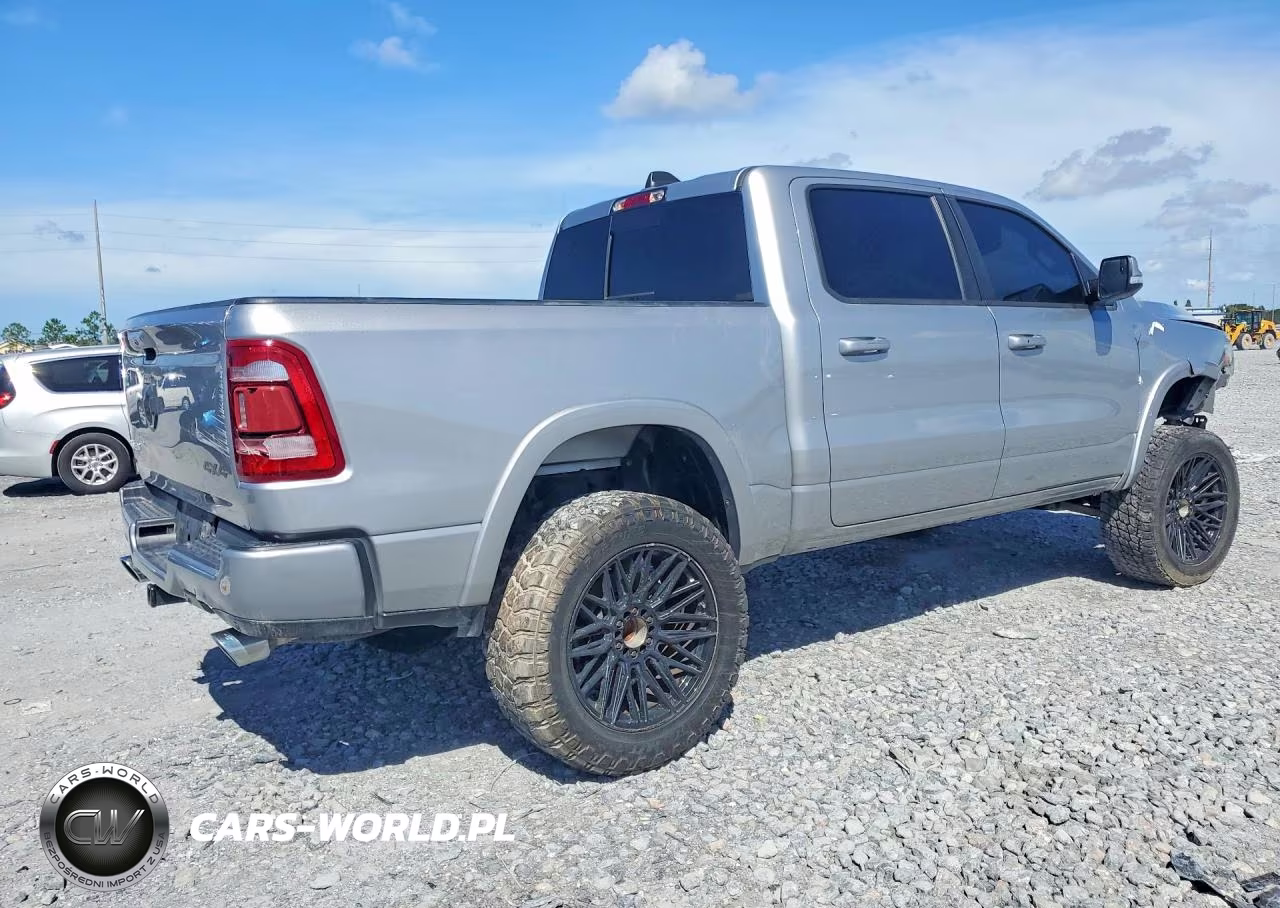 2021 Ram 1500 Laramie VIN:1C6SRFJT7MN650504 - 3