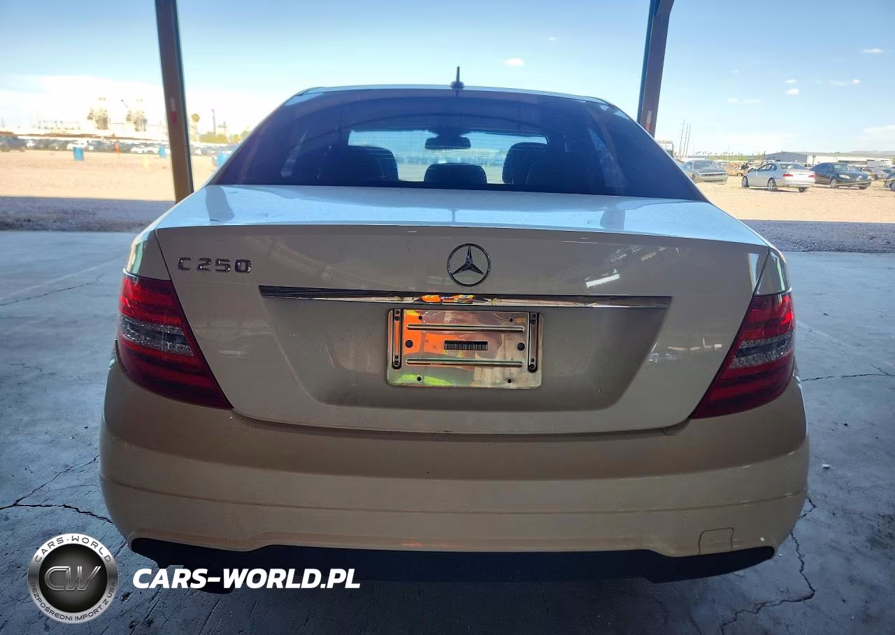 2014 Mercedes-Benz C 250 VIN:WDDGF4HBXER304276 - 6