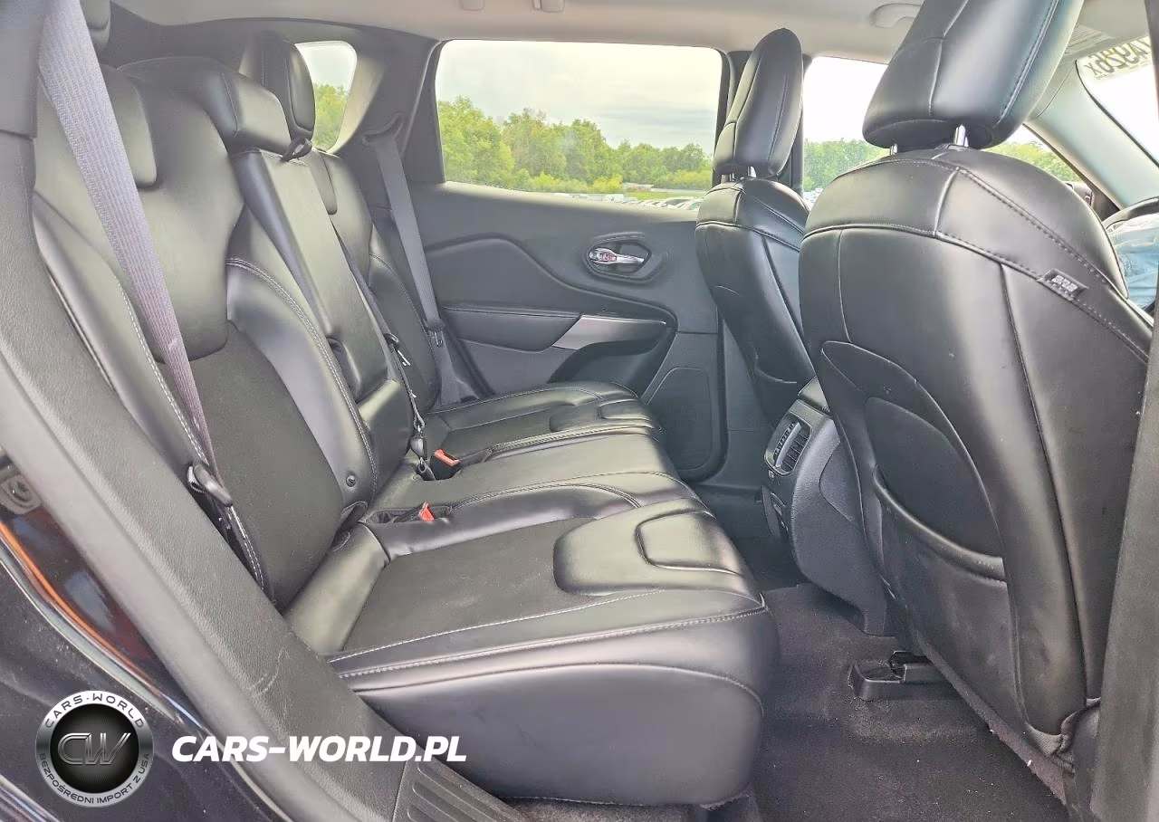 2019 Jeep Cherokee Latitude Plus VIN:1C4PJMLB6KD418218 - 11