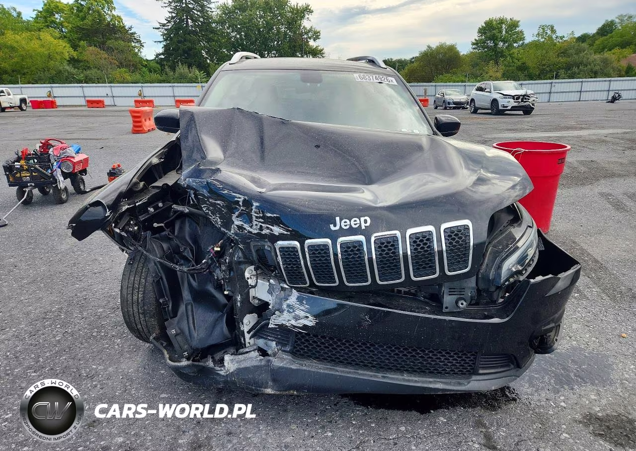 2019 Jeep Cherokee Latitude Plus VIN:1C4PJMLB6KD418218 - 5