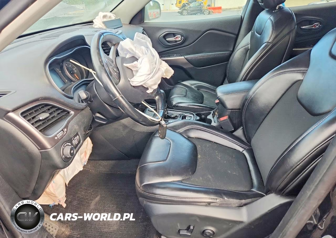 2019 Jeep Cherokee Latitude Plus VIN:1C4PJMLB6KD418218 - 7